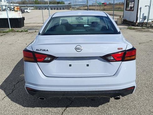Used 2024 Nissan Altima 2.5 SR FWD image 9