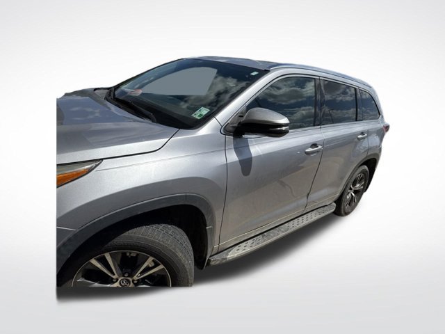 Used 2016 Toyota Highlander XLE FWD image 2