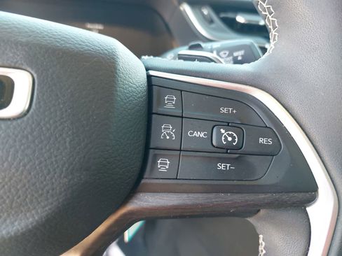 Used 2024 Jeep Grand Cherokee Limited image 19