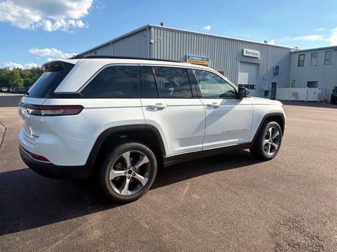 New 2026 Jeep Grand Cherokee Limited AWD/4WD image 2