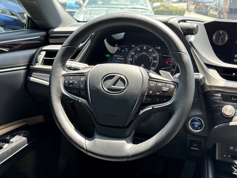 Used 2021 Lexus ES 300h w/ Premium Package FWD image 13