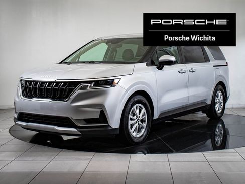 Used 2023 Kia Carnival LX image 1