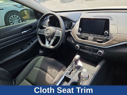 Used 2025 Nissan Altima 2.5 SV FWD image 8