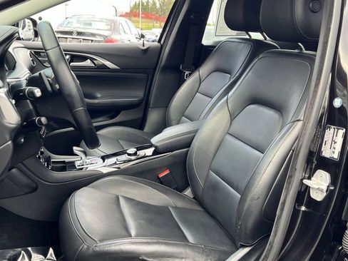 Used 2017 INFINITI QX30 AWD image 11