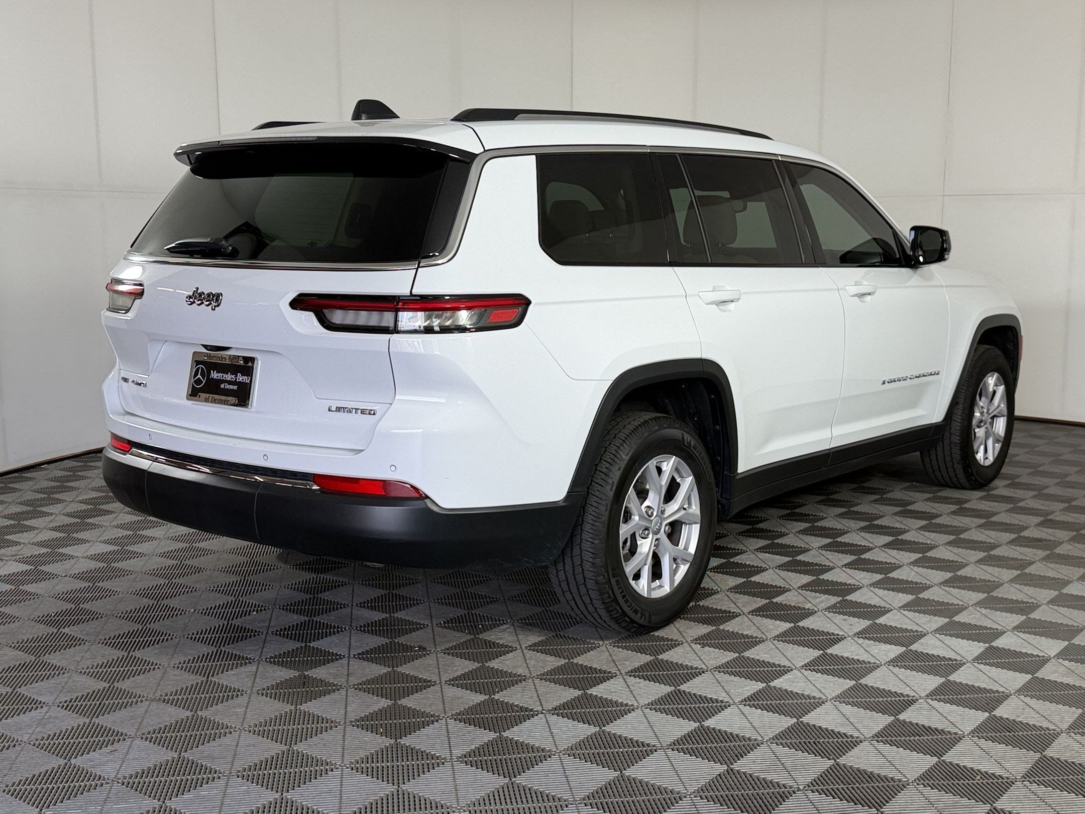 Used 2021 Jeep Grand Cherokee L Limited AWD/4WD image 9