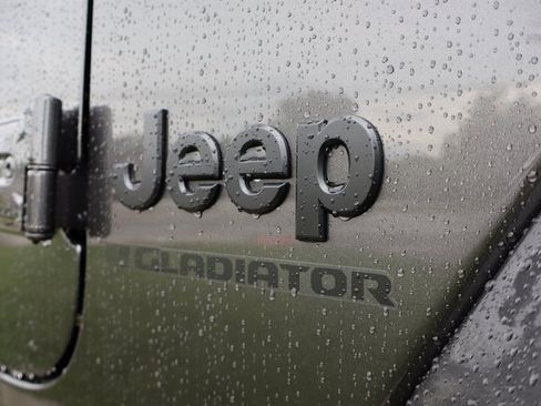 New 2025 Jeep Gladiator Sport image 2