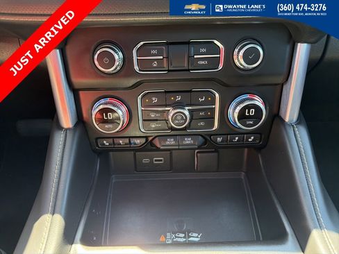 Used 2024 GMC Yukon SLT w/ SLT Luxury Package AWD/4WD image 19