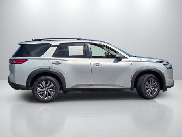 Used 2024 Nissan Pathfinder SV FWD image 3