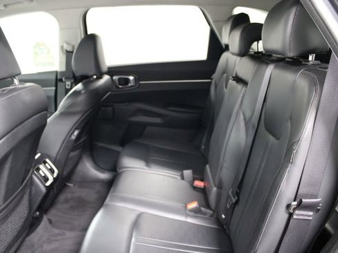 Used 2024 Kia Sorento S image 18