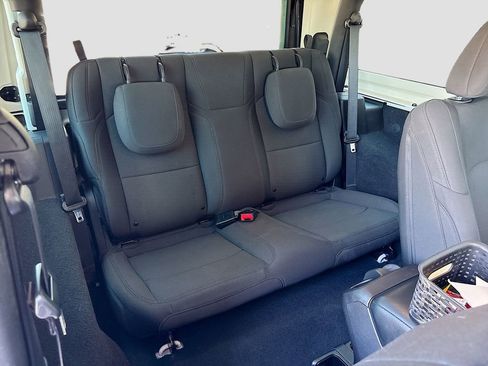 Used 2022 Jeep Wrangler Sport S image 20