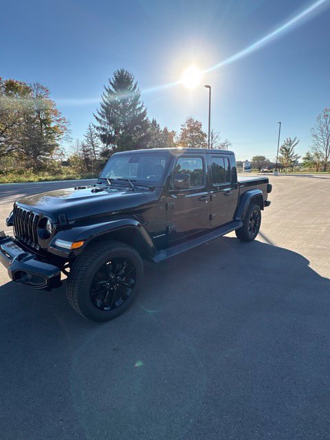 Used 2021 Jeep Gladiator Overland AWD/4WD image 1