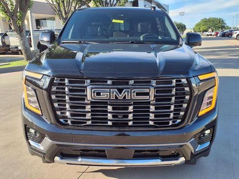 Used 2025 GMC Yukon XL Denali Ultimate w/ LPO, Illumination Package AWD/4WD image 25
