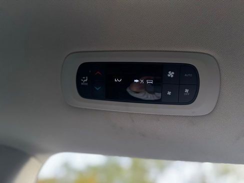 Certified 2024 Chrysler Pacifica Touring-L image 25