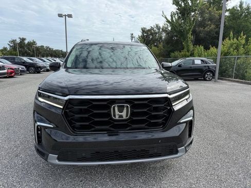Used 2025 Honda Pilot Touring image 2