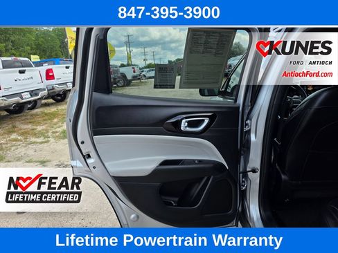 Used 2025 Jeep Compass Limited AWD/4WD image 18
