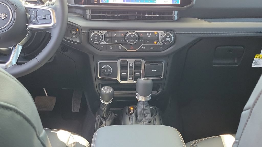New 2026 Jeep Wrangler Unlimited Sahara AWD/4WD image 15