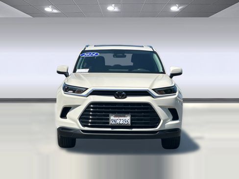 Used 2024 Toyota Grand Highlander AWD Hybrid image 5