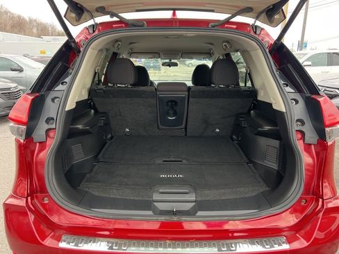 Used 2018 Nissan Rogue SV image 23