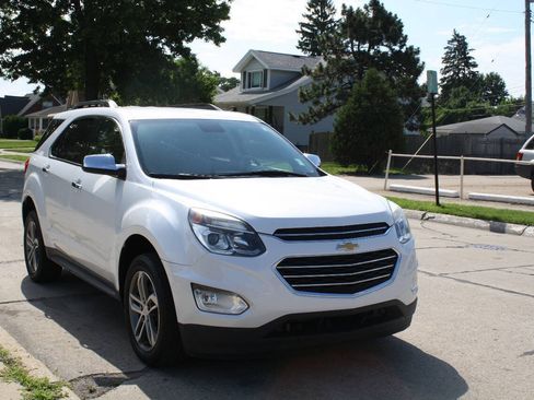 Used 2016 Chevrolet Equinox LTZ w/ Enhanced Convenience Package FWD image 3