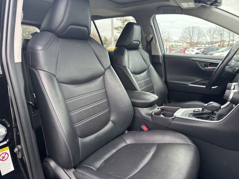 Used 2019 Toyota RAV4 Limited image 17