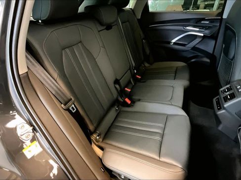 Certified 2025 Audi Q5 Prestige image 19