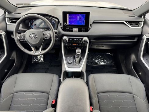 Used 2024 Toyota RAV4 SE image 10