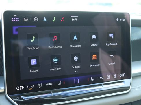 New 2025 Volkswagen Tiguan SE image 25