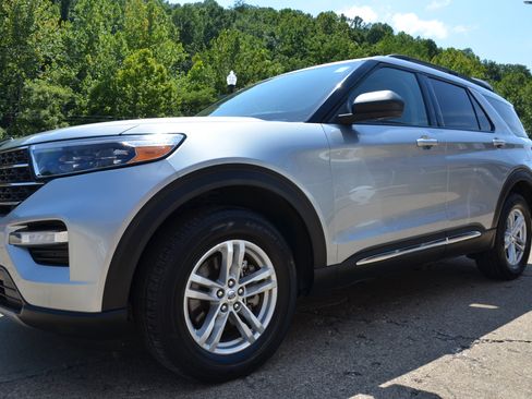 Used 2023 Ford Explorer XLT w/ Equipment Group 202A image 3