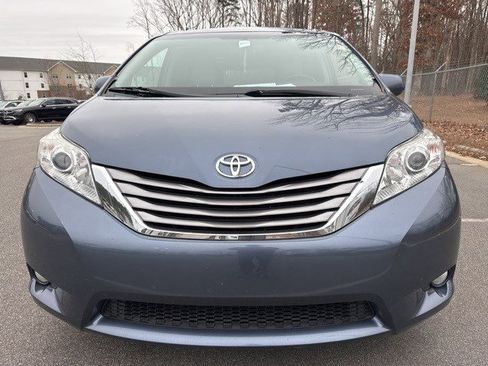 Used 2015 Toyota Sienna XLE image 2