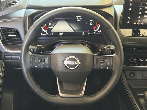 Used 2026 Nissan Rogue Platinum w/ Platinum Premium Package AWD/4WD image 4