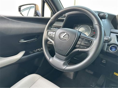 Used 2022 Lexus UX 250h image 8