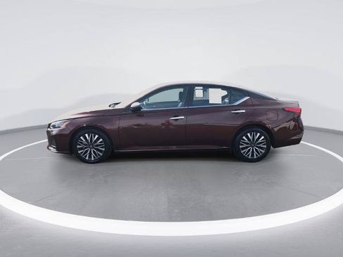 Certified 2024 Nissan Altima 2.5 SV FWD image 5