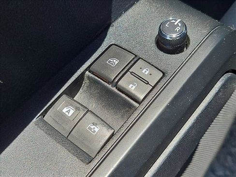 Used 2017 Toyota Tacoma SR RWD image 11