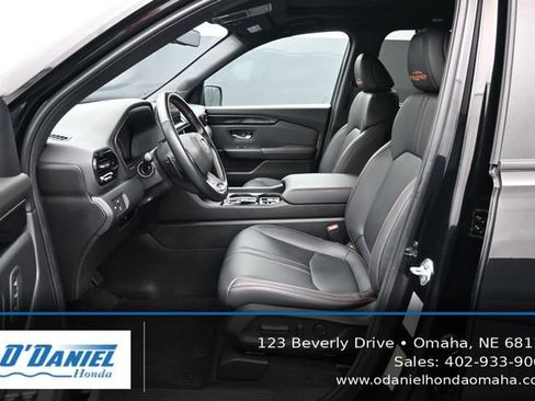 Used 2025 Honda Pilot TrailSport image 25