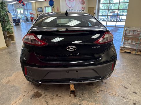 Used 2019 Hyundai Ioniq Limited FWD image 12