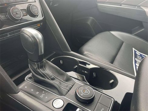 Used 2022 Volkswagen Atlas SEL R-Line image 33