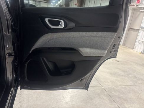 Used 2023 Jeep Compass Sport image 9