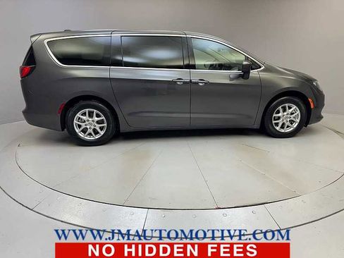 Used 2023 Chrysler Voyager LX image 6