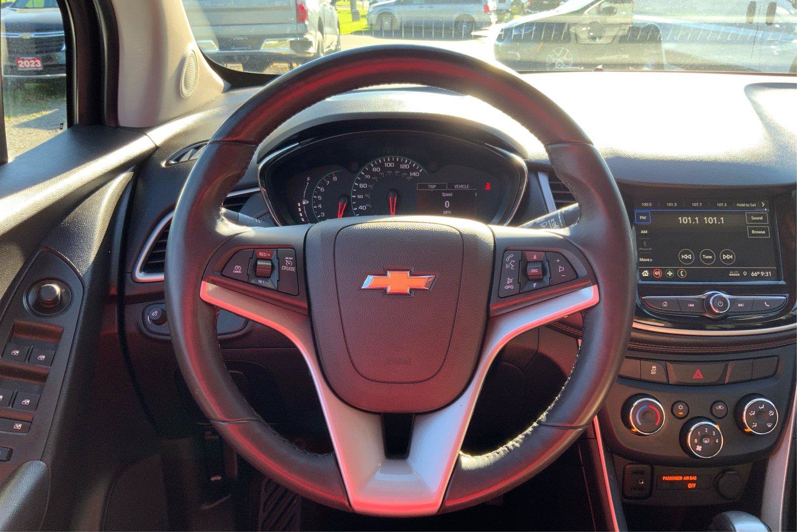 Used 2019 Chevrolet Trax LT w/ LT Convenience Package AWD/4WD image 16