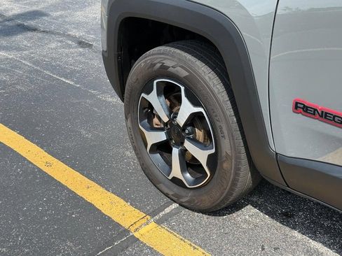Used 2020 Jeep Renegade Trailhawk AWD/4WD image 13