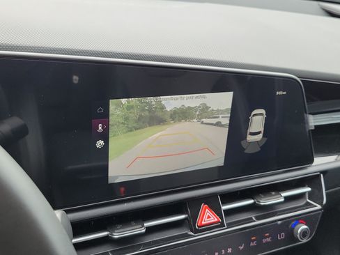 Certified 2025 Kia Niro EX FWD image 30