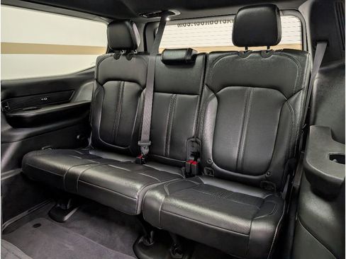 Used 2024 Jeep Wagoneer 4WD w/ Premium Group I image 16