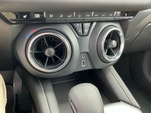 Used 2025 Chevrolet Blazer LT FWD image 16