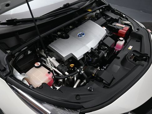 Used 2017 Toyota Prius Prime Advanced image 44