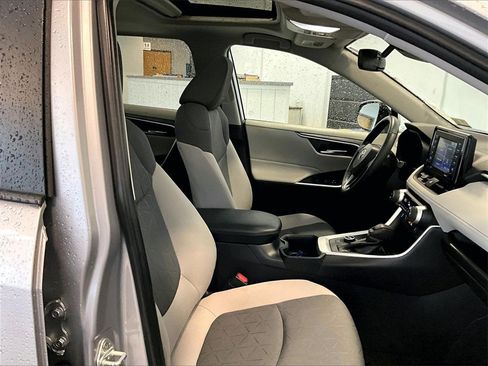 Used 2022 Toyota RAV4 XLE image 11