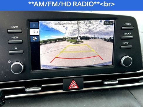 Used 2024 Hyundai Elantra SE image 17