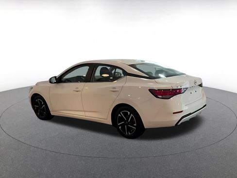 Used 2025 Nissan Sentra SV FWD image 8