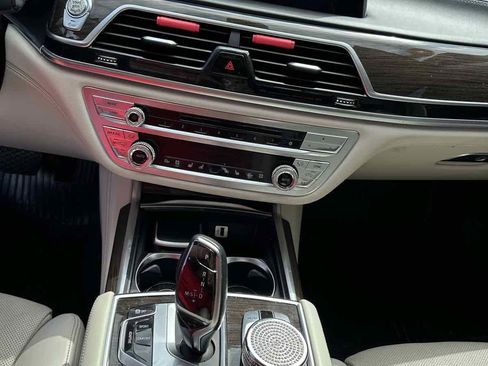 Used 2016 BMW 750i image 7
