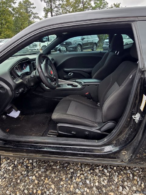 Used 2022 Dodge Challenger SXT RWD image 7