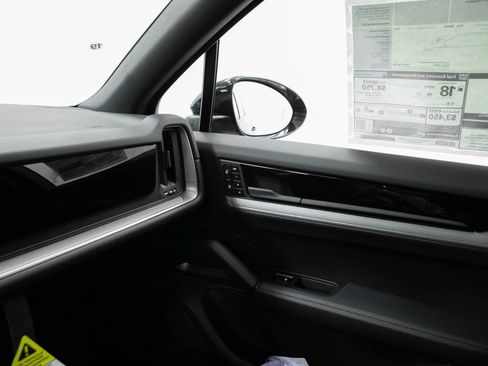 Certified 2026 Porsche Cayenne S AWD/4WD image 31